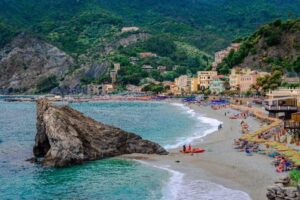 Spiaggia di Fegina caratteristiche